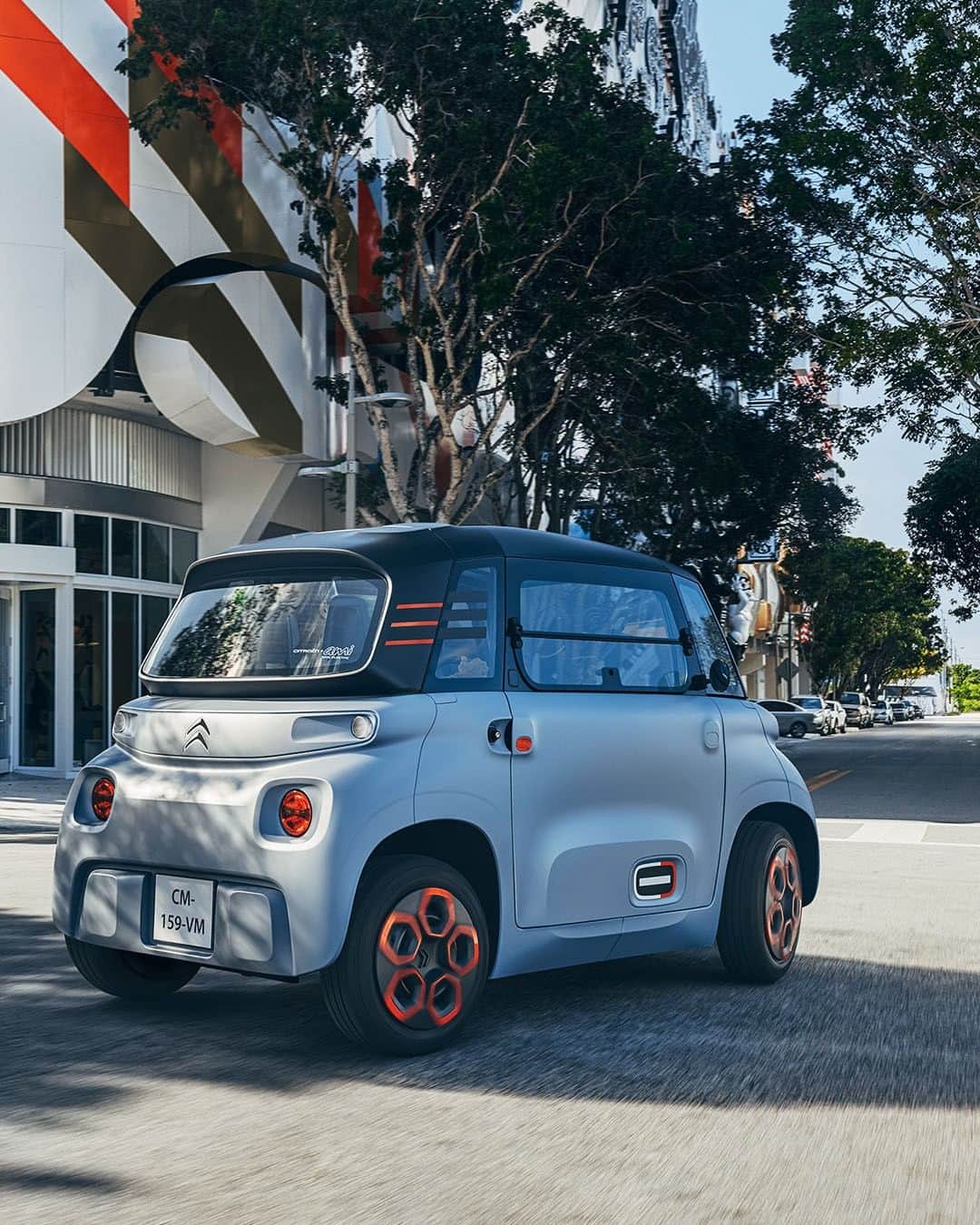 Citroënさんのインスタグラム写真 - (CitroënInstagram)「Citroën AMI-100% ËLECTRIC and you: the dynamic duo electrifying our cities 🥰⚡️#CitroënAmi #ËLECTRICforAll #InspirëdbyYouAll #Mobility #UrbanMobility #Urban #Car #Instacar #CarofInstagram #Lifestyle #Electriccar #Electricvehicle #Design #City」6月12日 0時28分 - citroen