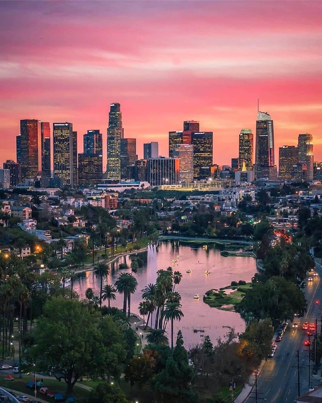 Earth Picsさんのインスタグラム写真 - (Earth PicsInstagram)「Sunsets in beautiful the city of dreams. Los Angeles, California: 📸 @phoolio」6月12日 0時39分 - earthpix