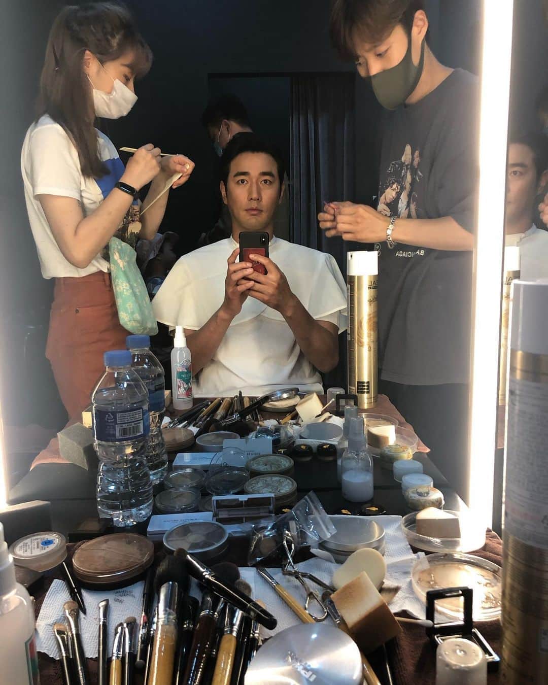 チョ・ハンソンのインスタグラム：「변신~!! 모두 굿나잇~🤘🤘 #bananatok  #새로운옷」