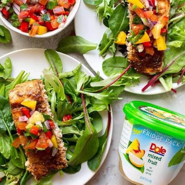 Dole Packaged Foods（ドール）のインスタグラム：「@grandbabycakes knows that a perfectly seasoned salmon goes great with a Dole Mixed Fruit Fridge Pack. And now you do, too.」