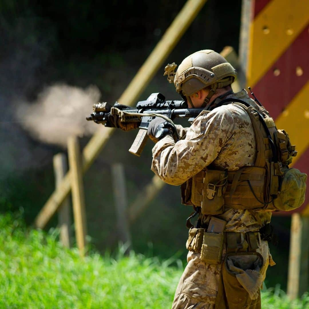 アメリカ海兵隊さんのインスタグラム写真 - (アメリカ海兵隊Instagram)「Peep The Stream  Sgt. Colton Morgan, a Recon Marine with 3rd Reconnaissance Battalion, @3dmardiv, fires his M4 service rifle during a close-quarters range on Camp Schwab, Okinawa, Japan, increasing speed and lethality while focusing on shooting fundamentals. (U.S. Marine Corps photo by Lance Cpl. Jackson Dukes)  #USMC #Marines #Military #Recon」6月12日 1時00分 - marines