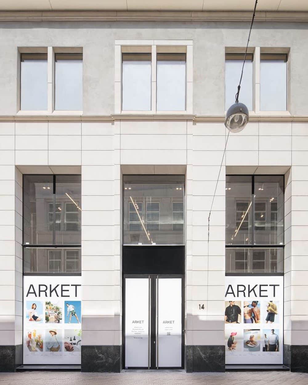 ARKETさんのインスタグラム写真 - (ARKETInstagram)「004018-940. The new ARKET store in The Hague, at Wagenstraat 14, opens this Friday, 12 June at 12:00. Receive a complimentary ARKET tote with purchase for over €50 during the opening weekend. - #ARKET」6月12日 1時13分 - arketofficial