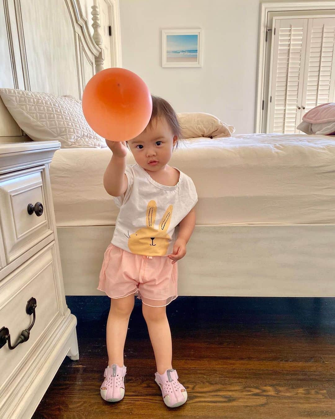 ルピン・ワンのインスタグラム：「Morning ，my sunshine🎈🌞 🌅 #stayhome」