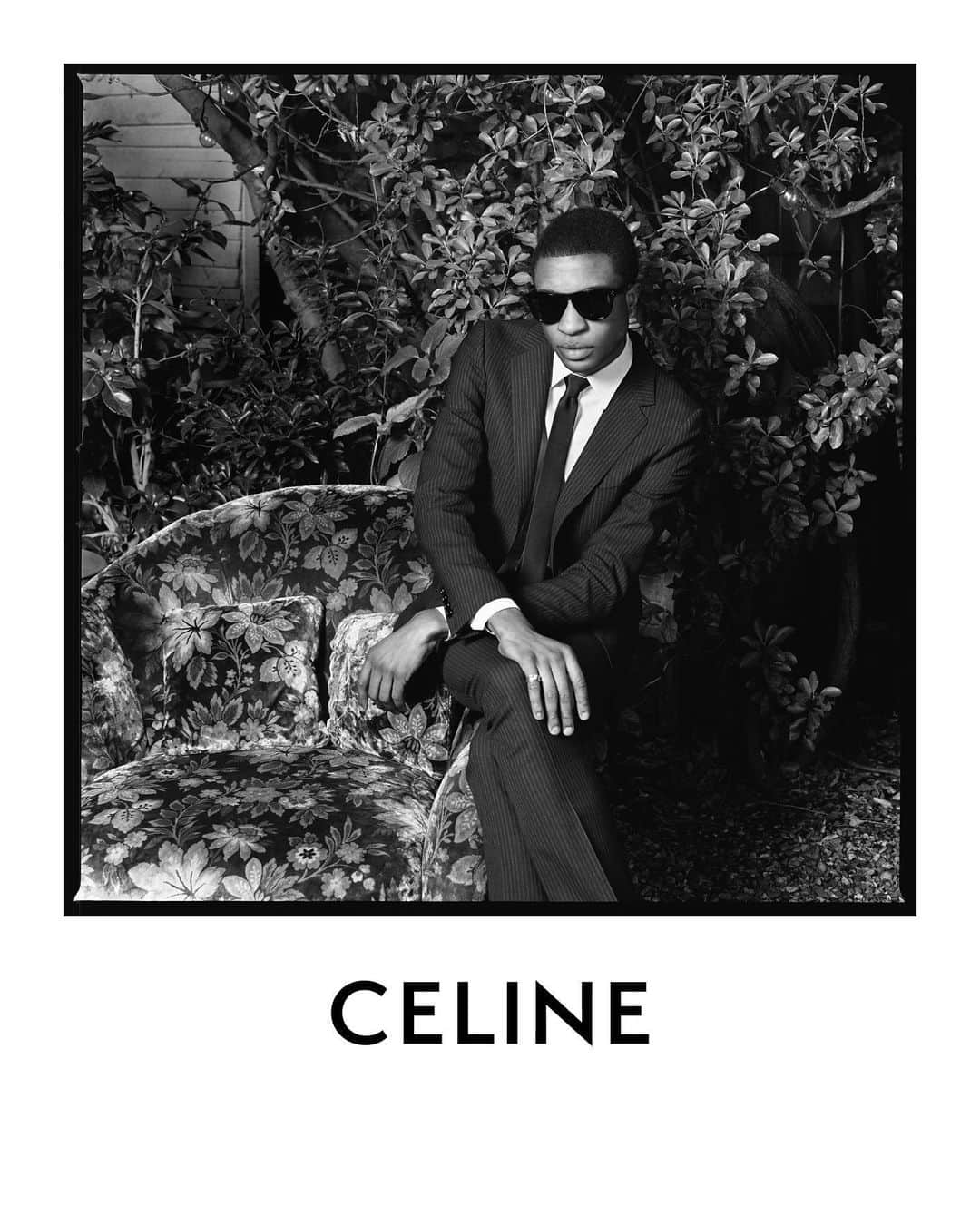 Celineさんのインスタグラム写真 - (CelineInstagram)「CELINE ESSENTIELS PORTRAIT OF A PERFORMER  JUNIOR FROM @MALADY.BAND PHOTOGRAPHED IN LONDON BY @HEDISLIMANE IN DECEMBER 2019  CELINE TAILORING AVAILABLE NOW IN STORE AND CELINE.COM  #CELINEBYHEDISLIMANE #CELINEPORTRAIT」6月12日 1時19分 - celine