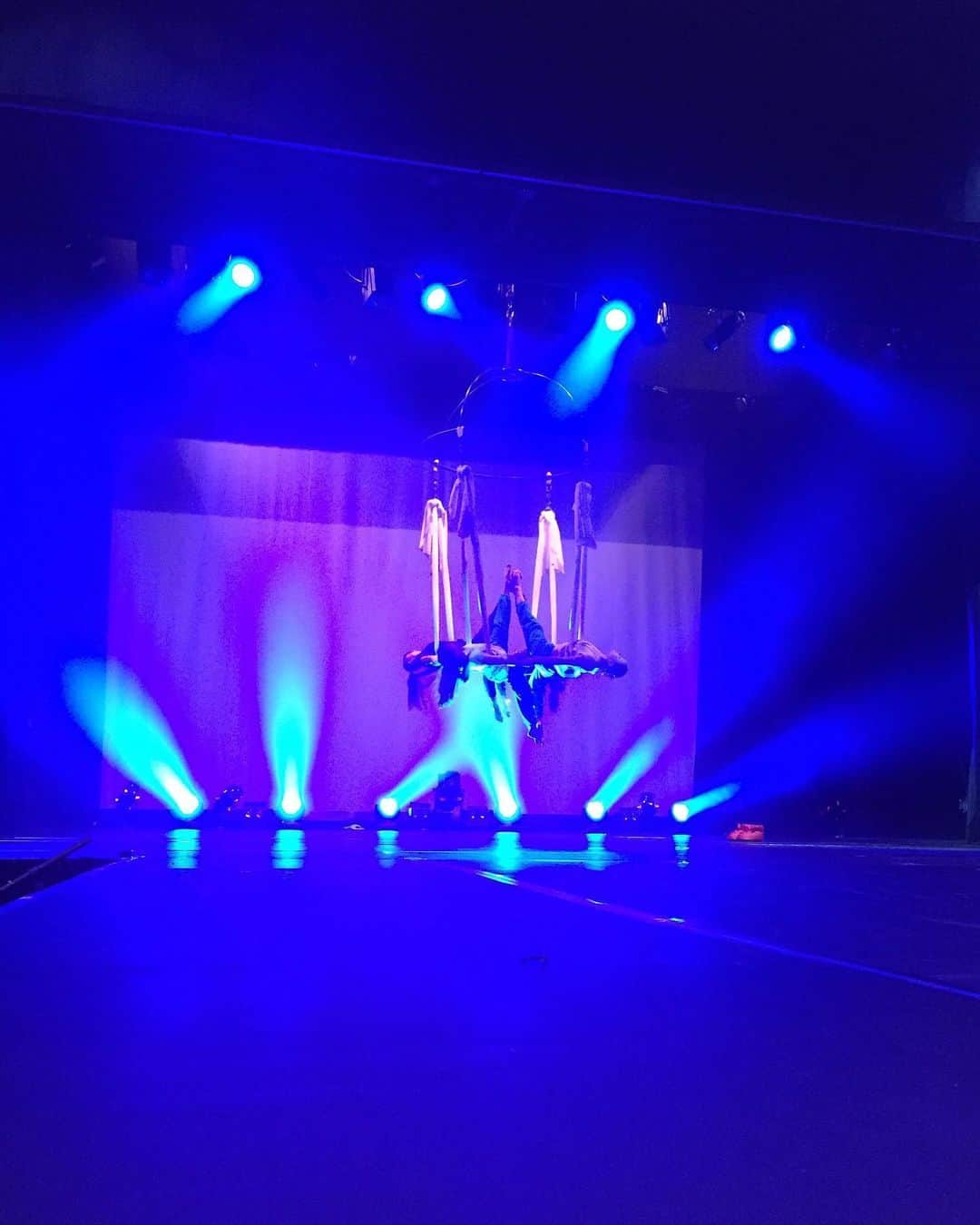 小林由佳さんのインスタグラム写真 - (小林由佳Instagram)「これも#2015 #grockets #スペースゼロ 場当たり中の1枚。ステキな照明😌私たちもお客様も舞台を待ち望んでる気持ちは同じ。」6月12日 1時35分 - ykp_qkb