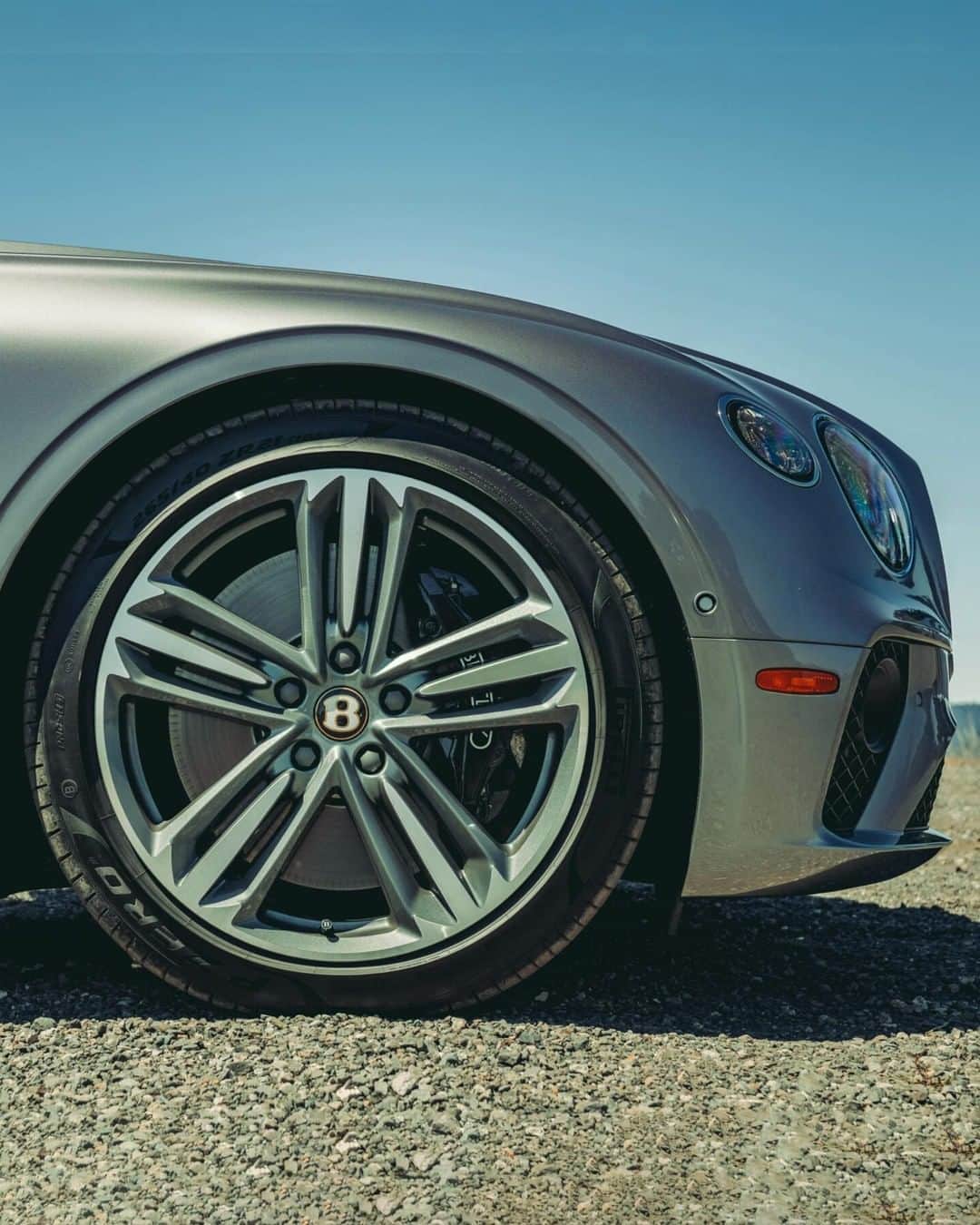 ベントレーさんのインスタグラム写真 - (ベントレーInstagram)「It can run, but it can't hide. The #Bentley #ContinentalGT V8 #Convertible. _ Continental GT V8 Convertible WLTP drive cycle: combined fuel consumption: 23.3 mpg (12.1 l/100 km), combined CO₂: 275 g/km」6月12日 1時30分 - bentleymotors