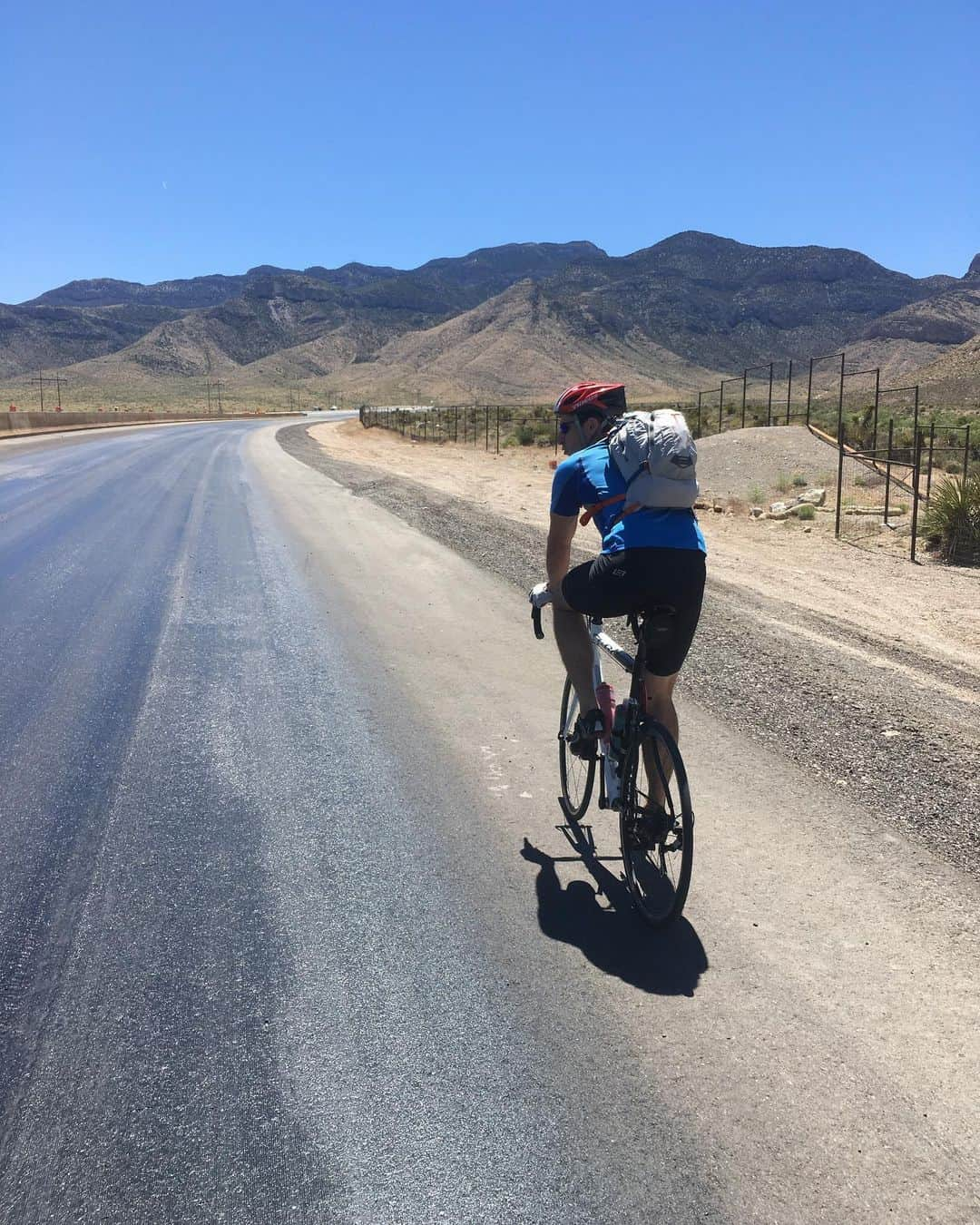 アレックス・オノルドさんのインスタグラム写真 - (アレックス・オノルドInstagram)「On Monday I ventured out on another bike/hike adventure - this time Mt Charleston and Mt Potosi in a day. It was an unseasonably cold day (which was great) but that meant raging winds and challenging conditions. I left my house at 11pm and spent 21 hours out riding/hiking (managed to mostly avoid traffic!). Approximately 120mi on the bike, 25mi hiking, and 17k ft of vertical total.  My friend Benny helped support on Potosi - he paced me on the bike and scrambled up the north ridge of the mountain with me. I listened to 5 podcasts while I biked through the night about the protests sweeping the country and then chatted with Benny about it all for hours. A long day in the mountains is probably my favorite way to organize my thoughts. I’m very encouraged that demonstrators are already seeing some results and that we as a country are having real conversations about how to build a more equitable society.  My 2 cents - I think “defund the police” has a bad ring to it since people hear it as “disband the police” and obviously society needs some kind of referee to uphold the rules. But both my parents are teachers and I’ve spent my whole life experiencing how we “defund education” - I’d rather support education and social services over law enforcement... At the very least society should be considering what our values are and how to live by them - re-examining our justice system is a good place to start. And while I’m ranting about justice - I think it’s shameful to disenfranchise felons. Taking away someone’s right to vote is a sure way to make them care even less about society. I think everyone should have a say in how our country is run... Lots of random thoughts from a long day out...」6月12日 1時30分 - alexhonnold