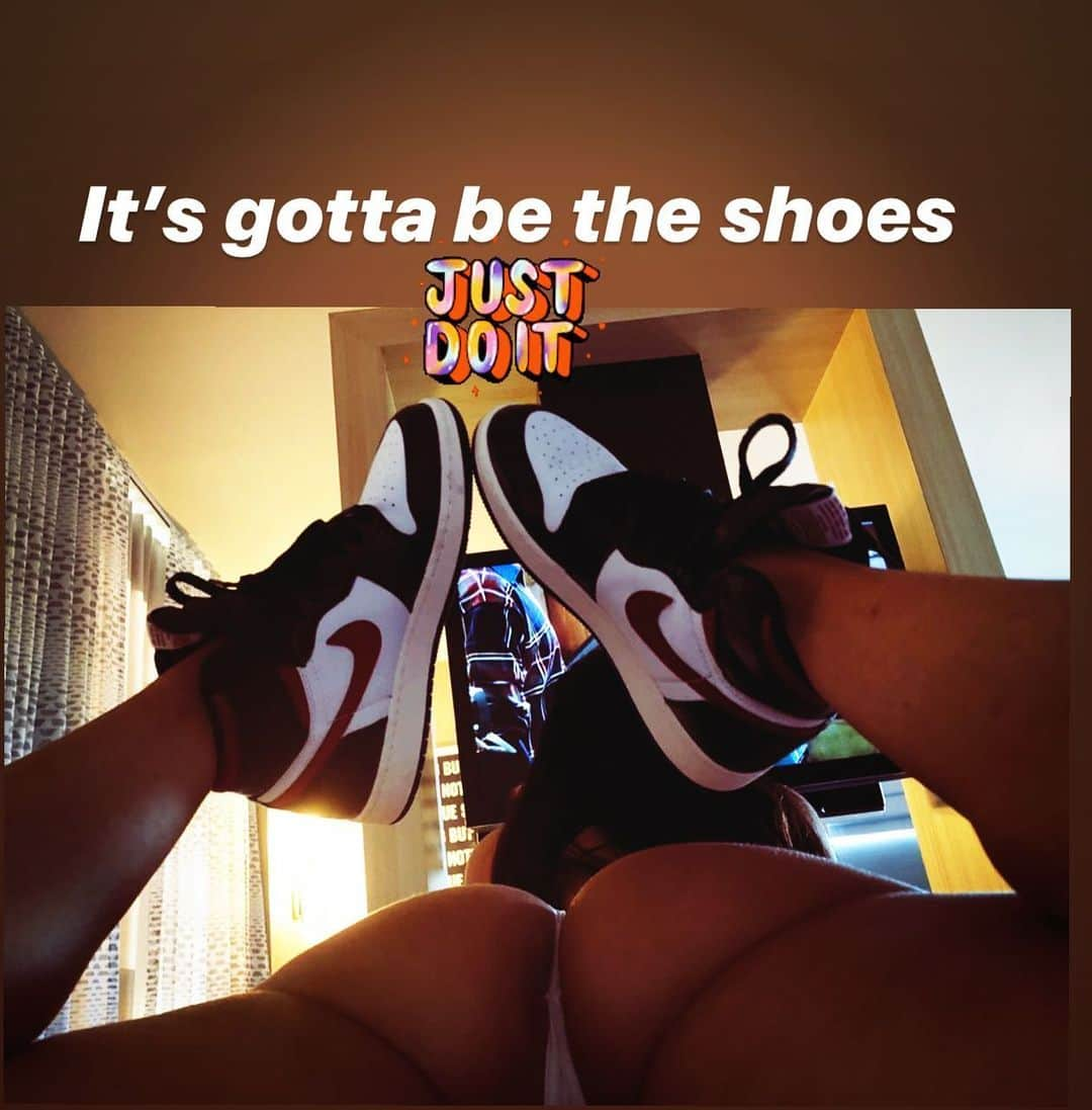 Kendra Lustさんのインスタグラム写真 - (Kendra LustInstagram)「#ThursdayVibes #jsonmyfeet #justdoit #jordan1 #ThursdayStyle 🍑」6月12日 1時41分 - kendralust