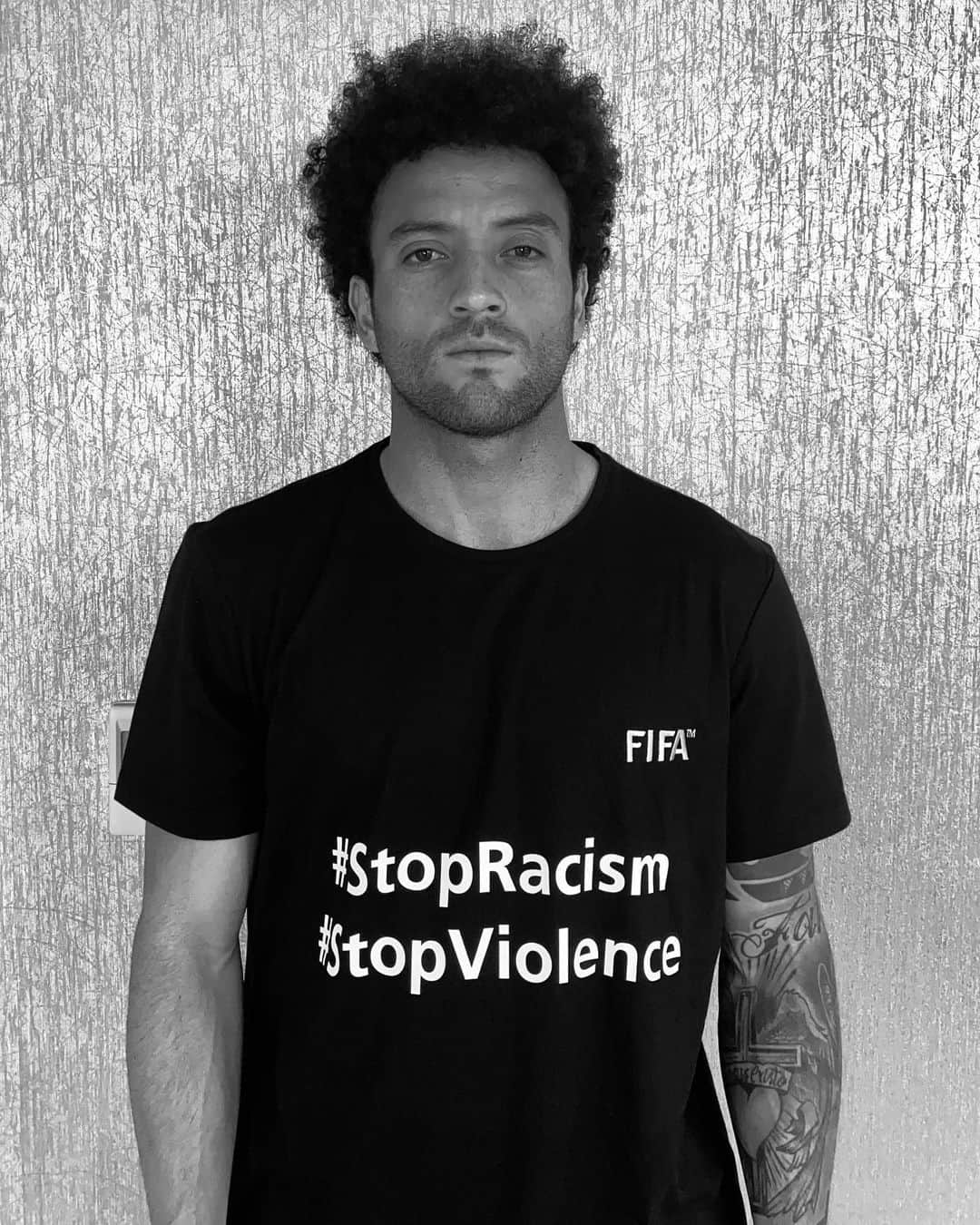 フェリペ・アンデルソン・ペレイラ・ゴメスさんのインスタグラム写真 - (フェリペ・アンデルソン・ペレイラ・ゴメスInstagram)「All players stand in solidarity with the fight for equality and justice #stopracism #stopdiscrimination #stopviolence #fifalegends」6月12日 1時55分 - fanderson