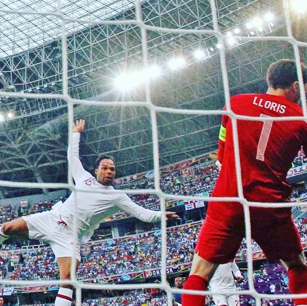 ジョリオン・レスコットさんのインスタグラム写真 - (ジョリオン・レスコットInstagram)「#tbt On the score sheet for @england at Euro 2012 against @equipedefrance . • It was always an honour to represent my country. How I felt after scoring will stay with me forever. • #throwbackthursday #football #soccer #threelions」6月12日 1時56分 - joleonlescott