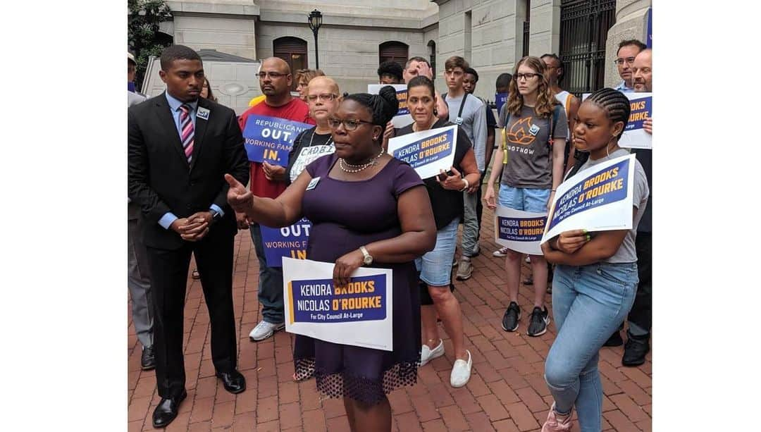 セレーナ・ゴメスさんのインスタグラム写真 - (セレーナ・ゴメスInstagram)「Footage is from the @nytimes of Tuesday’s wait lines outside of polls in Georgia. This is what happens when the votes of communities of color are actively suppressed by state governments. Organizations like @blackvotersmtr & @workingfamilies are leading the charge in ensuring these voter suppression efforts fail. We do this by talking to voters about the issues and getting them to the ballot box. You can join @workingfamilies efforts to get out the vote by texting WFP to 30403. ⠀ ⠀ Lastly we are supporting @mvmnt4blklives for their national weekend of action.⠀ ⠀ — Nelini Stamp (@nelstamp)」6月12日 2時06分 - selenagomez