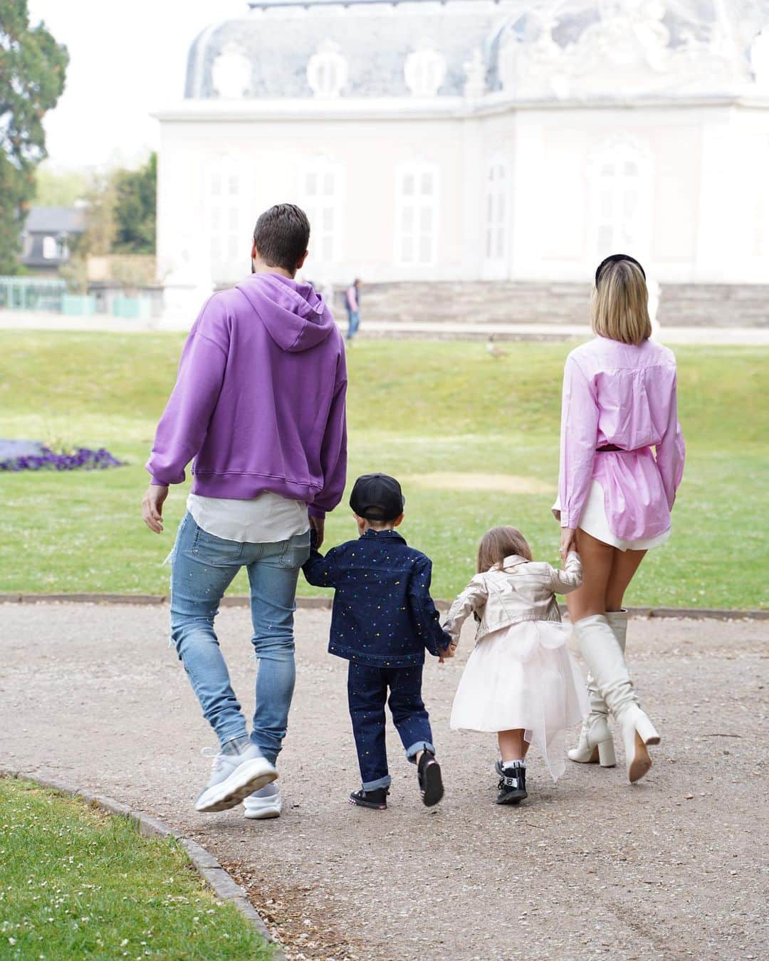 マティヤ・ナスタシッチのインスタグラム：「Besonders in schwierigeren sportlichen Zeiten ist es umso schöner, wenn deine Familie dir neue Kraft gibt und immer an dich glaubt. 👨‍👩‍👧‍👦 🙌 #family #dankbarkeit #GEmeinsam」