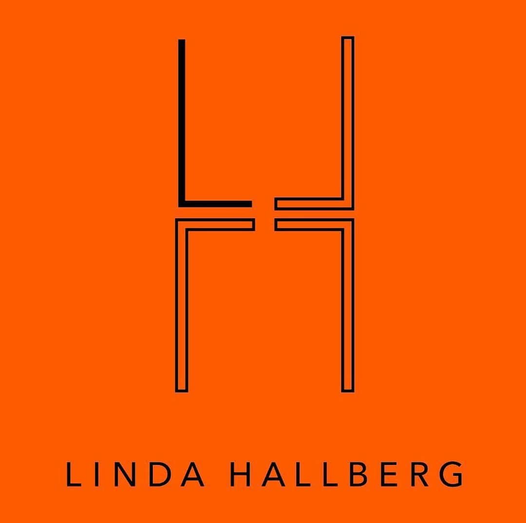 Linda Hallbergさんのインスタグラム写真 - (Linda HallbergInstagram)「Hi everyone, This past week me and my company has received a lot of criticism. It’s been hard, and we realize we have disappointed people along the way. We kindly apologize to them, and to you. I have been quiet here for a while because we have taking this very seriously and hired an expert to work on all these questions to do better and to set up a plan for the future. We hear you! And I truly apologize to all the people I’ve hurt. My intentions has never been bad. These past days we have learned many important lessons and will keep learning.  Regarding the black face I did around 2012 I did a blog post about it on my blog the 9:th of June that I welcome everyone of you to read.  I will, from now on go back to posting makeup whilst we are continuing to work with all these important matters behind the screens.  Please read more about the situation at @lindahallbergcosmetics  Much love Linda」6月12日 2時34分 - lindahallberg