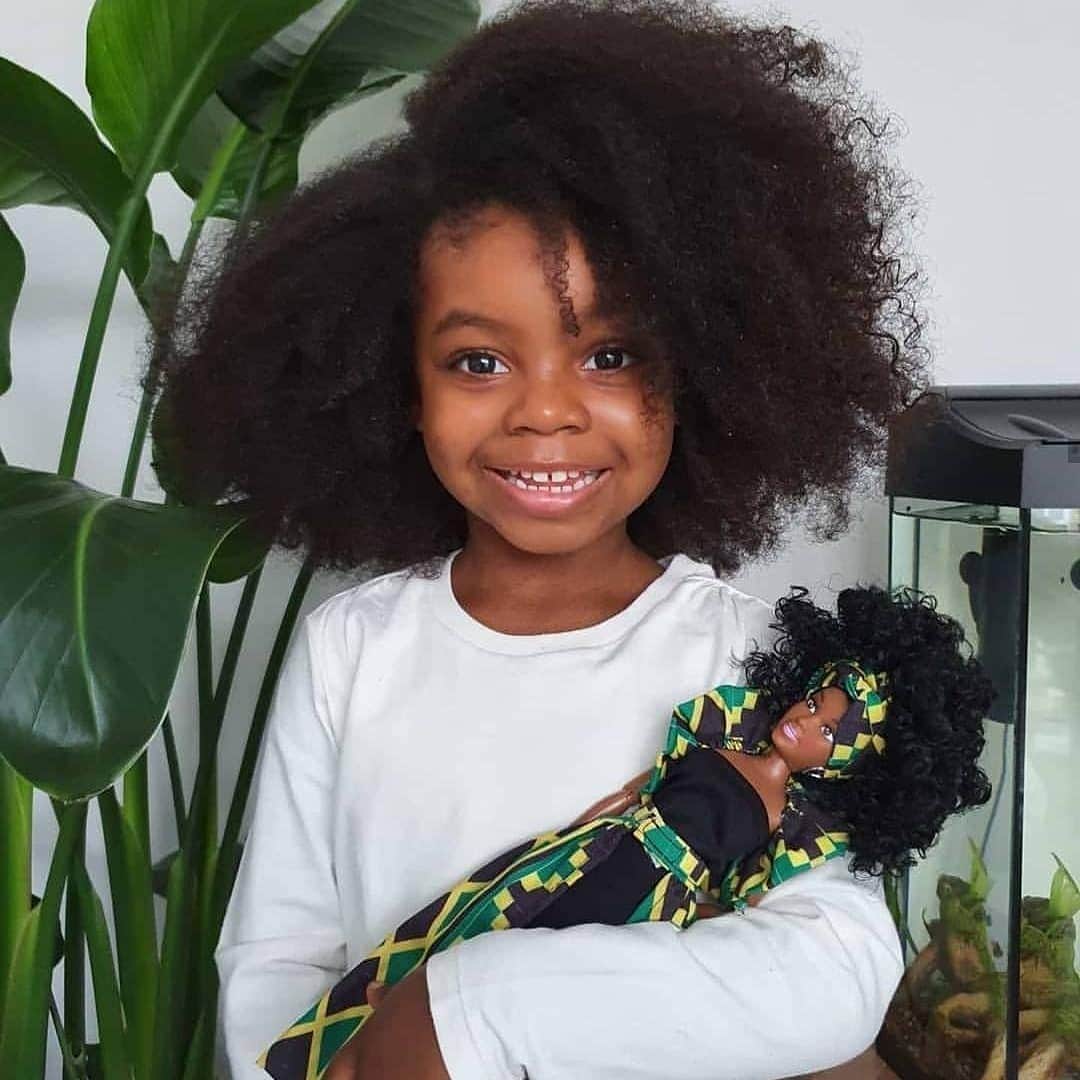 Fuse ODGのインスタグラム：「This just made you stop and shmile 😊  Thank youuuu @hellonanadolls ✊🏿 @iamshilohamor 👑  #BlackDolls #NanaDolls  #ProBlack #BlackIsBeautiful 😍」