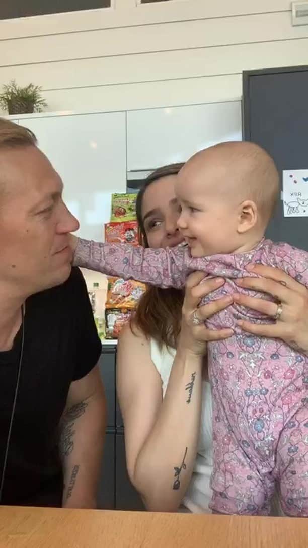 チャチー・ゴンザレスのインスタグラム：「Just a bit of fun before Bean’s bedtime ❤️」