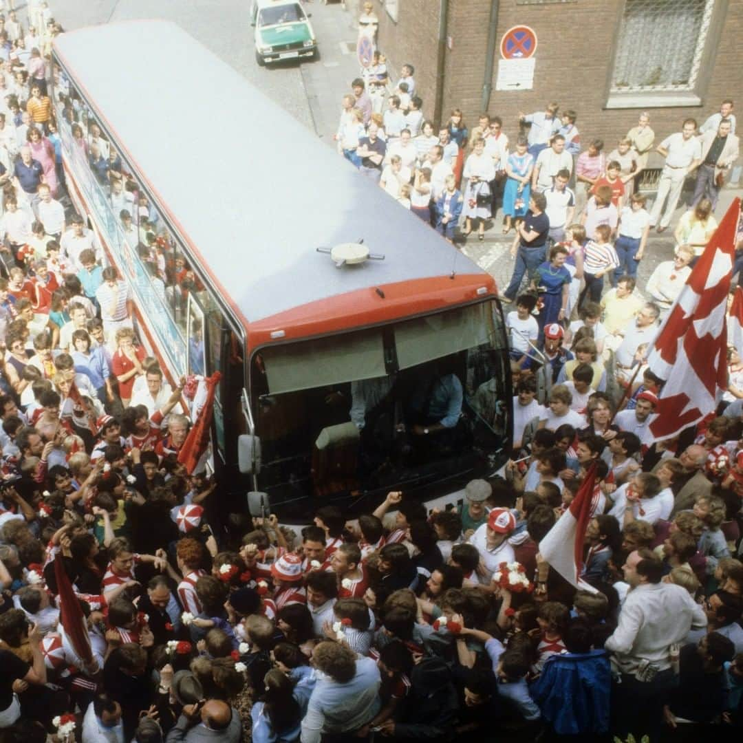 1.FCケルンさんのインスタグラム写真 - (1.FCケルンInstagram)「🏆 Heute vor 37 Jahren kam es im @dfb_pokal-Finale zum kölschen Duell: #effzeh gegen @fortunakoeln. Pierre Littbarski schoss den FC zum 1:0-Sieg und damit zum vierten Pokalsieg der Vereinsgeschichte. 🙌」6月12日 3時01分 - fckoeln