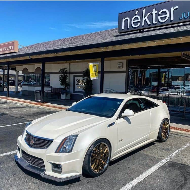 Amazing Carsさんのインスタグラム写真 - (Amazing CarsInstagram)「Who else loves the CTS-V?  Photo via: @thewolfof7thstreet  Second page: @M85Media  Other page: @StancedAutohaus  #Cadillac #CTS-V #AmazingCars247」6月12日 3時01分 - amazingcars247