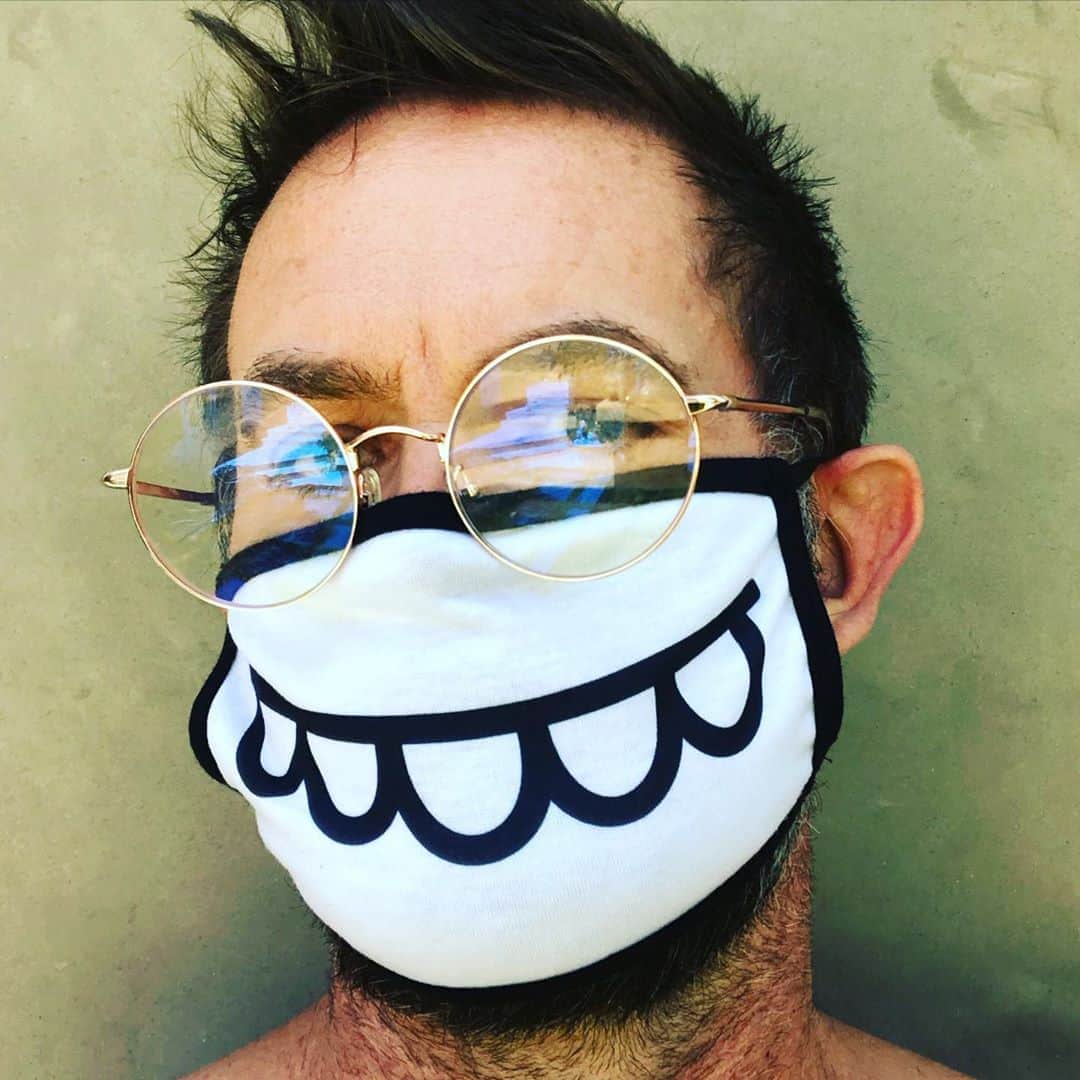 ギャレット・ディラハントのインスタグラム：「Keep staying safe! (This, like my last post, is also not my real mouth). Great, creative masks available from the artists at threadless.com.」