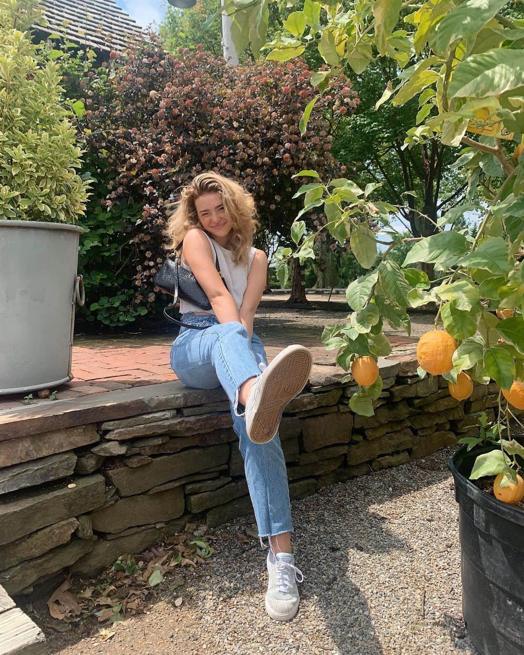 Kelsey Simoneのインスタグラム：「Lemon tree!!! 🍋」