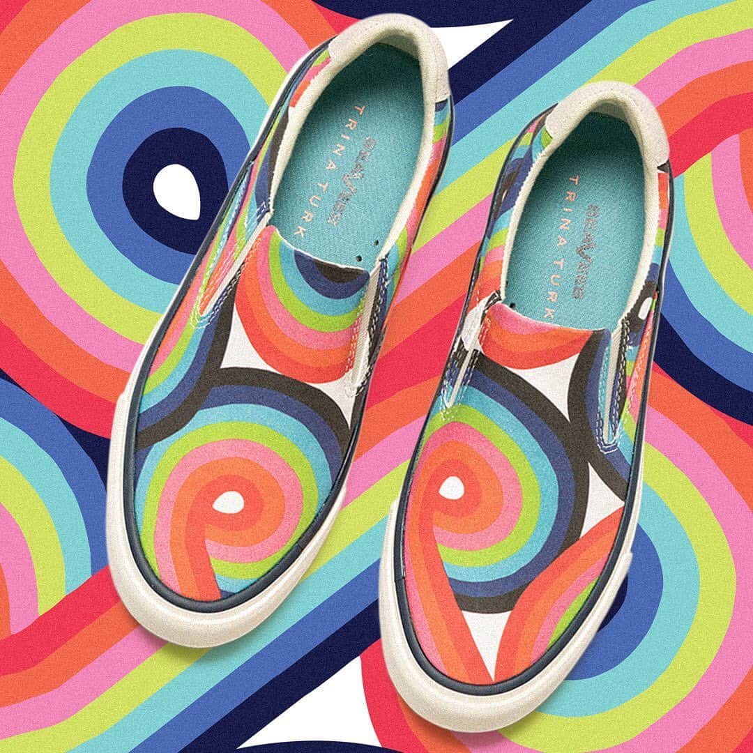 シービーズのインスタグラム：「GIVEAWAY 🌈 😎⁣ ⁣⁣ ⁣We’ve teamed up with Trina Turk and Mr. Turk for a giveaway! Win an exclusive Pride Tee, Rainbow Scarf, and Mr. Turk/Trina Turk x SeaVees Pride Sneakers!⁣ ⁣⁣ ⁣Please note: one winner for Mr. Turk and one winner for Trina Turk. The difference is sizing, so you can enter whichever one works for you!⁣ ⁣⁣ ⁣How to Enter:⁣ ⁣1. Follow @seavees, and @mrturk / @trinaturk ⁣ 2. Comment on this post, and the @mrturk /@trinaturk post (your account must be public)⁣ ⁣3. Enter your email using one of the links in our stories!⁣ ⁣⁣ ⁣Good luck! ✨」