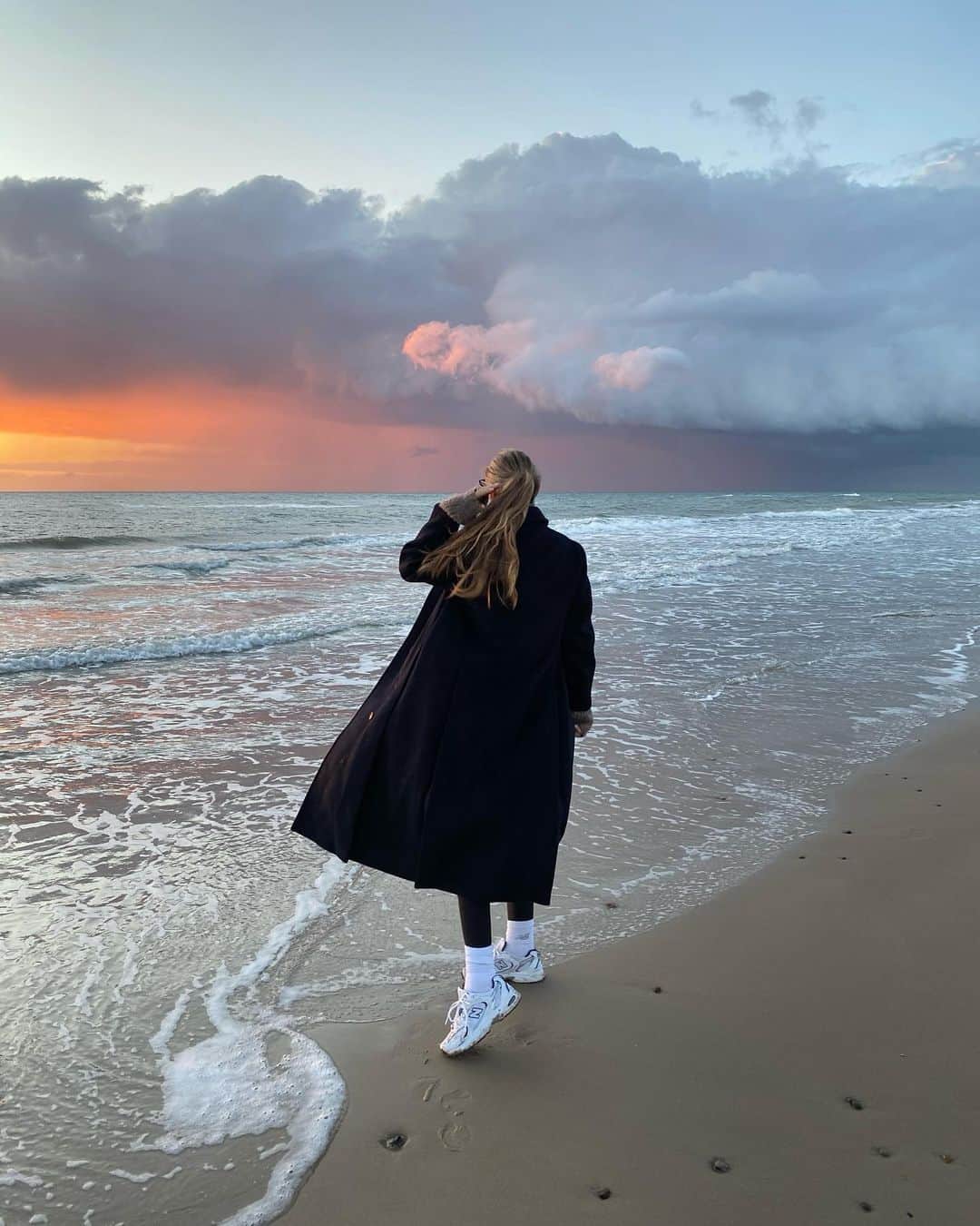 Mathilde Goehlerのインスタグラム：「Never been so grateful for the nature we are surrounded by 🖤」