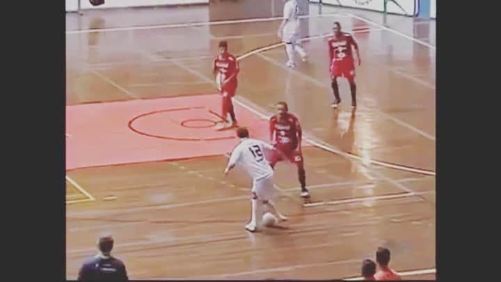 アレッサンドロ・ローザ・ヴィエイラのインスタグラム：「#TBT Lançamento @guitta.14 , chapéu 🎩 e gol 🥅! #Orlandia #Intelli #2013」
