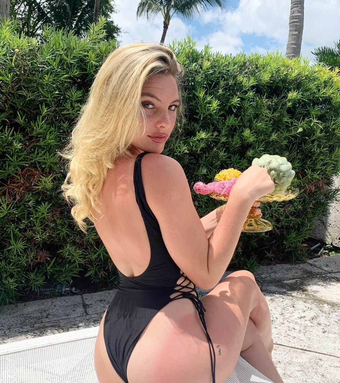 Leleponsさんのインスタグラム写真 - (LeleponsInstagram)「MIAMI BOUND☀️🌴 it’s my birthday month !!! (What month were you born?)」6月12日 3時55分 - lelepons