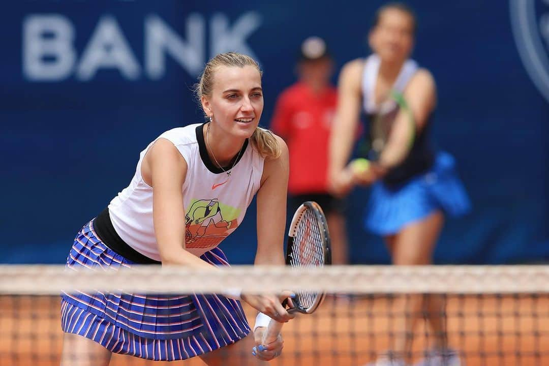 PetraKvitovaさんのインスタグラム写真 - (PetraKvitovaInstagram)「Learning from the queen of doubles today. Thanks for the fun times @barborastrycova 🤗」6月12日 4時14分 - petra.kvitova