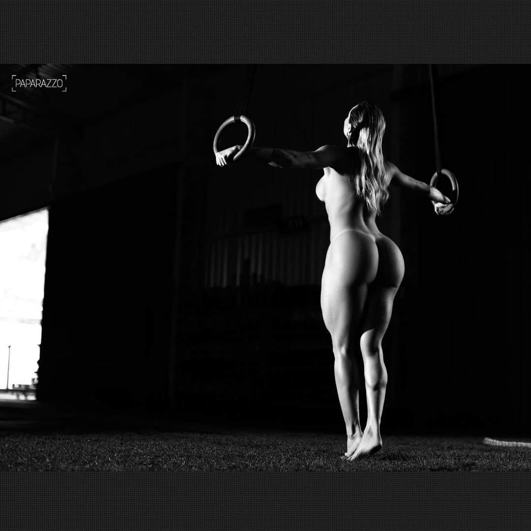 Juliana Salimeniさんのインスタグラム写真 - (Juliana SalimeniInstagram)「#tbt de um dos meus ensaios fotográficos preferidos ❤️ #muscle #fitness #fitgirl」6月12日 4時37分 - jujusalimeni