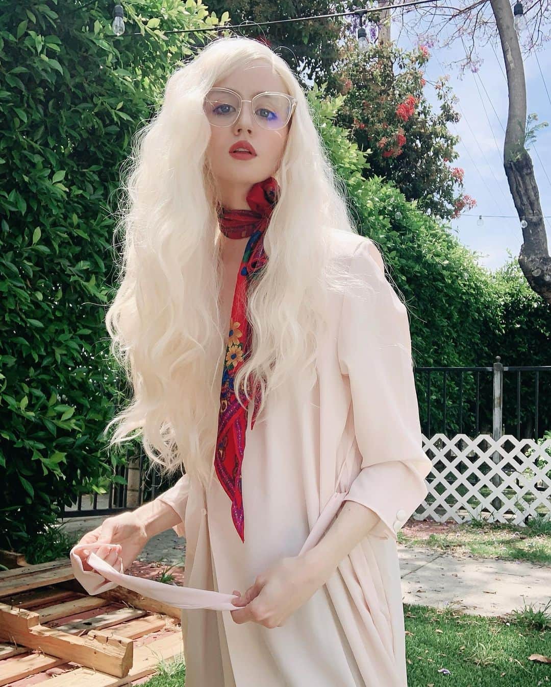 アリソン・ハーバードのインスタグラム：「Wearing “Allison” from @wigdot ❤️💅🏻」