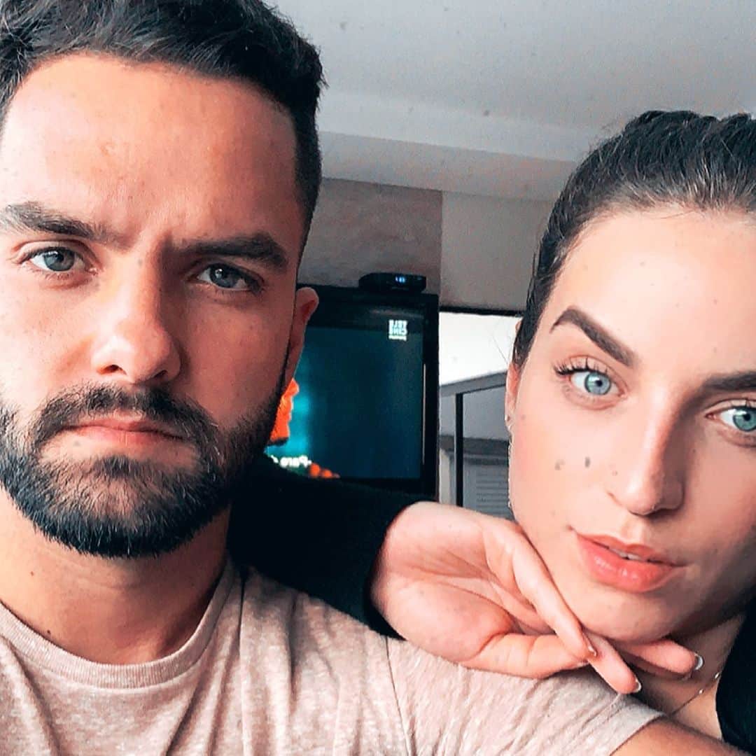 Bruna Unzuetaのインスタグラム：「Eu juro que o Lin é simpático 🤪 tinhamu」
