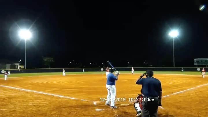 カルロス・ブーザーのインスタグラム：「Boomz Crushed One To The Moon... Music By @ludacris yadigggg.. #HOLDAT 🎥: @mitchellsayers」