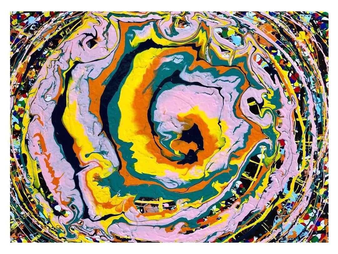 小野原聡のインスタグラム：「【6 0 6】  50×71 🖌  多色のカラーシールを下地に、その上からインクを馴染ませました🌀  #風来坊#art#artwork #ラベルシール#アクリル#japan」