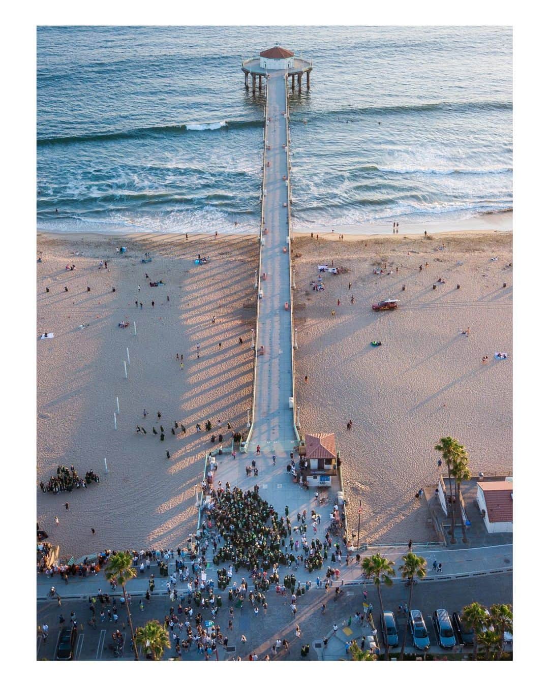 Pete Halvorsenのインスタグラム：「What a School year...big congratulations to all the seniors who will have the most unique story for many years to come. I took a couple shots of the good portion Mira Costa Graduates who decided to start a new tradition with a Pier to Pier sunset walk...a few of them even decided to strip the gowns and jump in the water after. This Pier is a meeting place, whether for protests, graduates or just friends. I am looking forward to the day when they give into #PierPressure and Open the Pier once again.  1. Pier Pressure 2. Donna Martin Graduates (my 90210 friends will get that joke) 3. 6th - 3rd Street 4. Swimming Up Stream 5. Graduation Plunge 6. Soarin over the Pier」