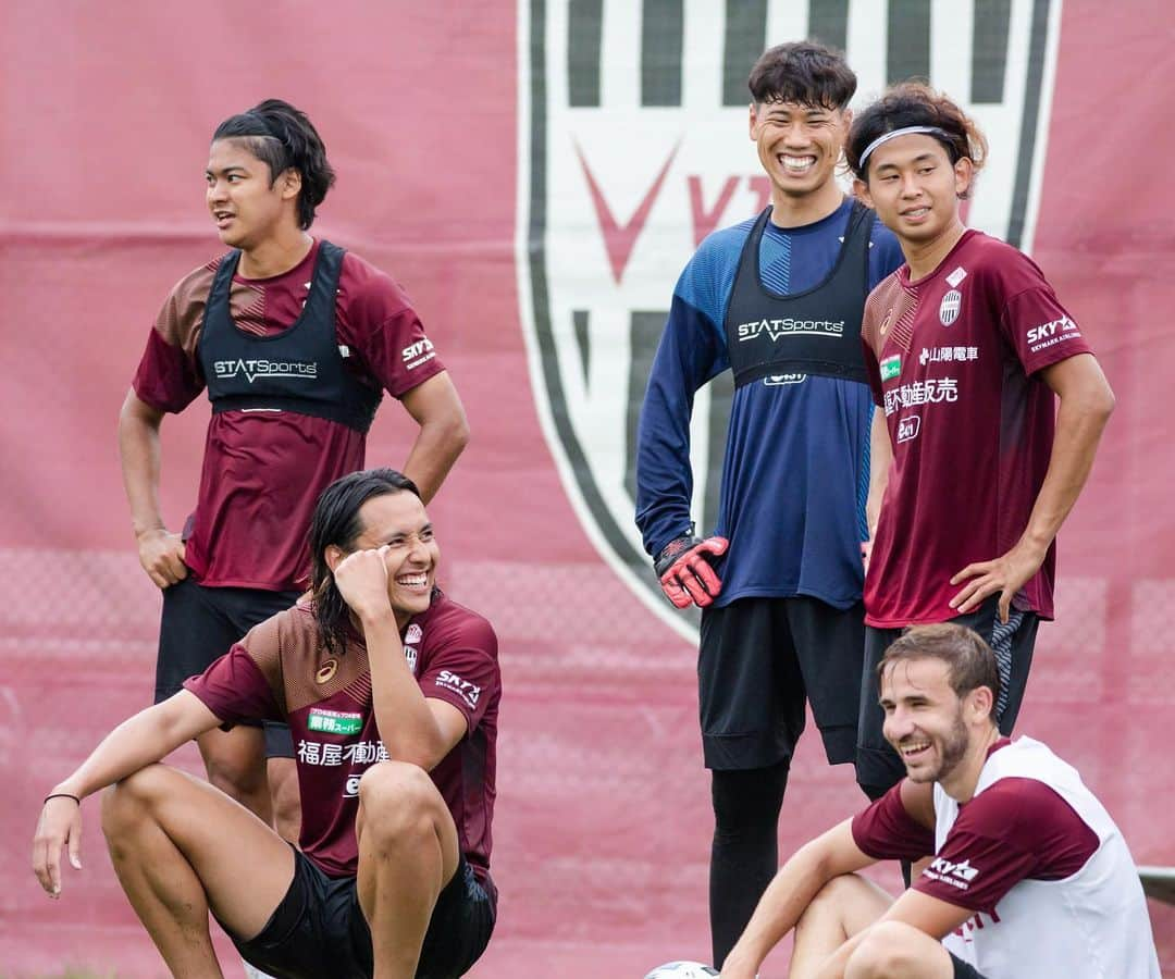 ヴィッセル神戸さんのインスタグラム写真 - (ヴィッセル神戸Instagram)「Happy Friday 😊✌🏼 .  #vissel #visselkobe #ヴィッセル #ヴィッセル神戸 #Kobe #神戸 #WeAreKobe #KobeForeverForward #一致団結 #JLeague #Jリーグ」6月12日 16時47分 - visselkobe