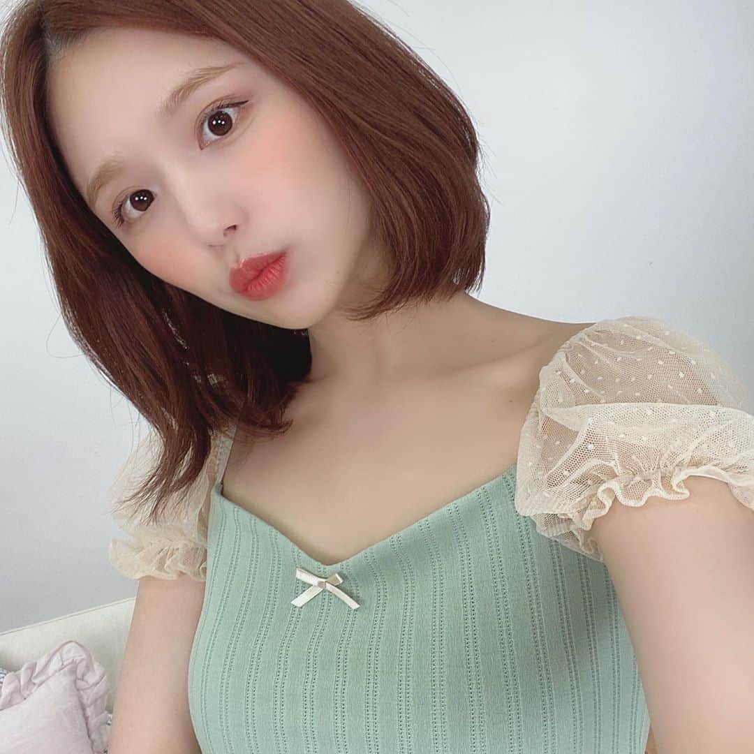 ひよんのインスタグラム：「👸💓 ㅤㅤㅤㅤㅤㅤㅤㅤㅤㅤㅤㅤㅤ 昨日tiktokに載せた動画で着てたお洋服は @primavely_official のだよ💓💓 袖の部分がベージュのレースになってて 可愛いけど落ち着いてる雰囲気もあってすき🥺❤️ ㅤㅤㅤㅤㅤㅤㅤㅤㅤㅤㅤㅤㅤ #primavely #feeyong #fashion #패션 #데일리 #희영 #ひよん #プリマブリー」