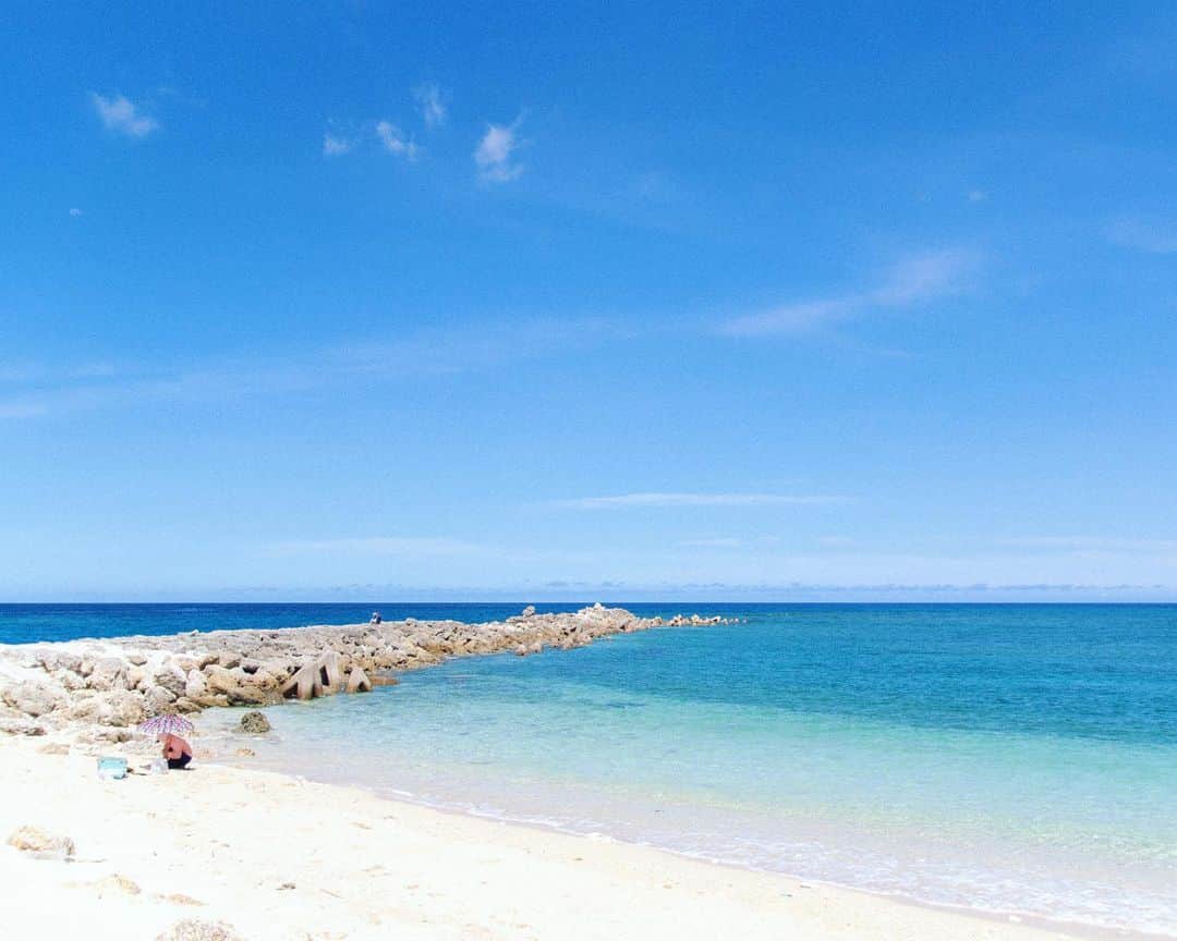セソコマサユキのインスタグラム：「あけたねー  @squa_okinawa  #沖縄 #okinawa #沖縄旅行 #暮らし #ライフスタイル #SQUA #SQUAMAP #写真 #セソコマサユキ #梅雨明け」