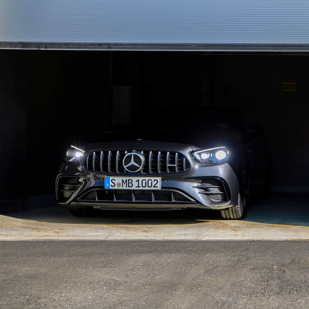 Mercedes AMGさんのインスタグラム写真 - (Mercedes AMGInstagram)「[Kraftstoffverbrauch kombiniert: 8,9–8,6 l/100 km | CO₂-Emissionen kombiniert: 204–198 g/km | amg4.me/efficiency-statement]  The new Mercedes-AMG E 53 4MATIC+ Coupé is taking its first look outside!  #DrivingPerformance #MercedesAMG #E53 #EClass」6月12日 16時59分 - mercedesamg