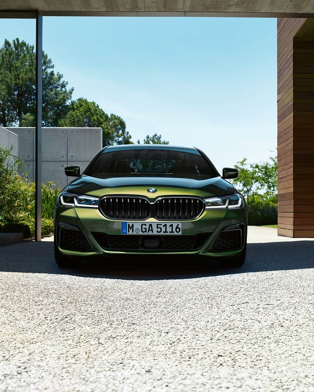BMWのインスタグラム：「Leader of the road. The new BMW 5 Series Sedan. #THE5 #BMW #5Series __ BMW M550i xDrive Sedan: Fuel consumption in l/100 km (combined): 10.0–9.7. CO2 emissions in g/km (combined): 229–221.  Further information: www.bmw.com/disclaimer. Paint finish shown: BMW Individual Special Paint Verde Ermes.」