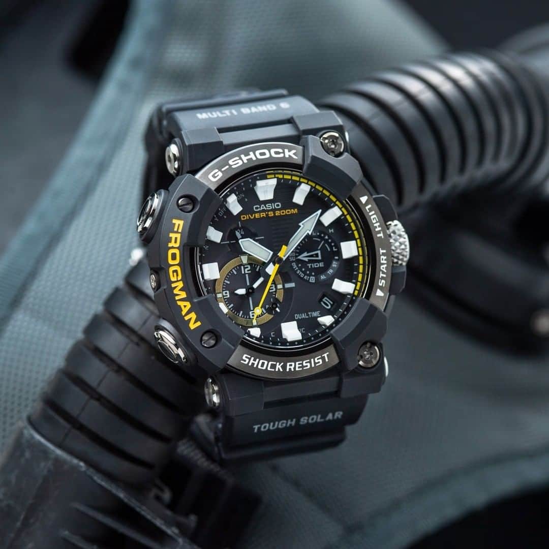 G-SHOCKさんのインスタグラム写真 - (G-SHOCKInstagram)「FROGMAN GWF-A1000  素材、構造、機能において全方位的に進化した新生FROGMAN、GWF-A1000-1AJFをご紹介。ケースと裏蓋を一体化させたカーボンモノコックケースを採用。カーボン繊維入りの強化樹脂は、吸水率が低く加水分解を起こしにくいため高い防水機能と強度を誇り、カーボンモノコックケースでISO規格200m防水機能を実現しています。さらに、その素材特性を生かした外装構造により、タフネス性能を進化させると共に、前作のGWF-D1000から22gの軽量化を実現し着け心地も向上。加えて、バンドには汚れがつきにくく、加水分解を起こしにくい「フッ素エラストマー」を採用し、過酷な環境下でも耐えうる仕様になっています。  Introducing new FROGMAN GWF-A1000-1AJF which incorporated advances in material, structure, and function. The monocoque structure of this model incorporates the case and back cover into a single unit. The carbon fiber-reinforced resin has a low water absorption coefficient and resists hydrolysis, which results in a higher level of water resistance and greater strength. This, along with the monocoque case, enables ISO 200 m diver-level water resistance. The external structure that capitalizes on the high strength and lightweight characteristics of the material improves toughness and reduces weight by 22 grams compared with previous GWF-D1000 Series models. The fluoroelastomer band is dirt-resistant and has a low water absorption coefficient, that can stand up to some of the toughest environments imaginable.  GWF-A1000-1AJF  #g_shock #frogman #masterofg #gwfa1000 #diverswatch #watchoftheday」6月12日 17時01分 - gshock_jp