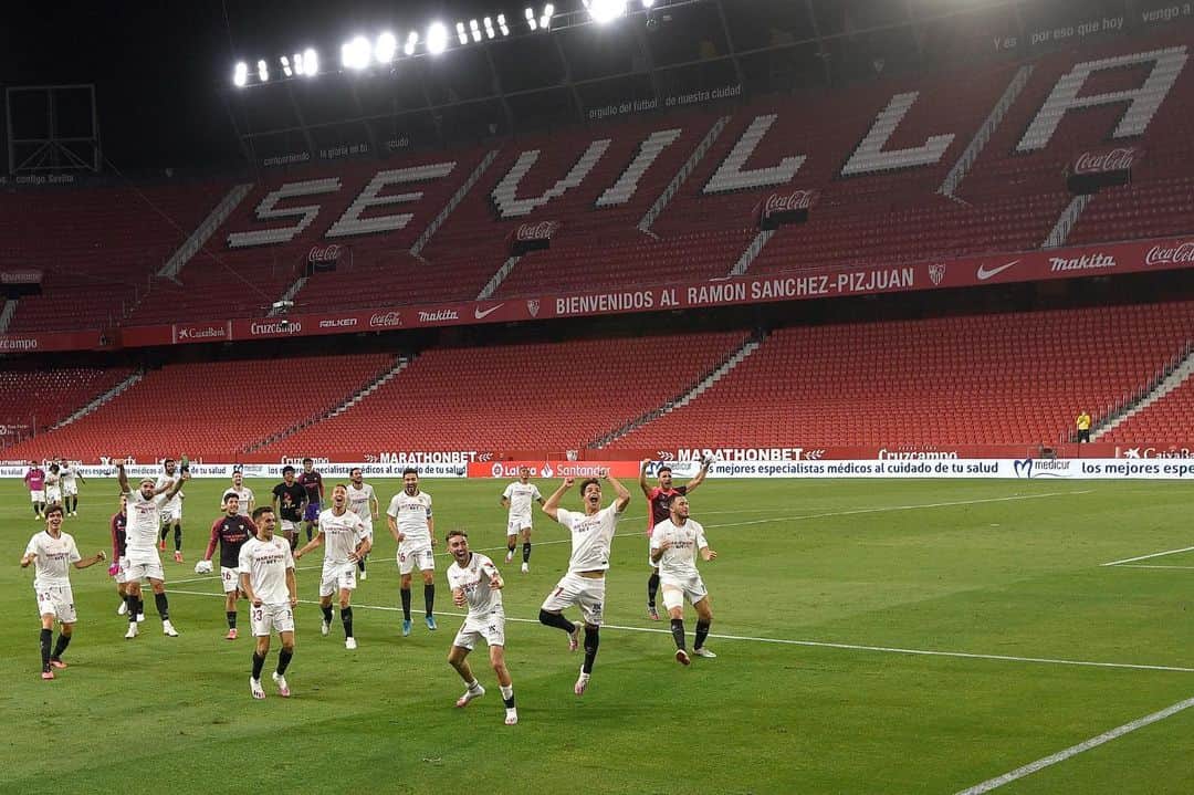 セルヒオ・エスクデロのインスタグラム：「Por vosotros SEVILLISTAS! #vamosmisevilla ⚪️🔴⚽️」