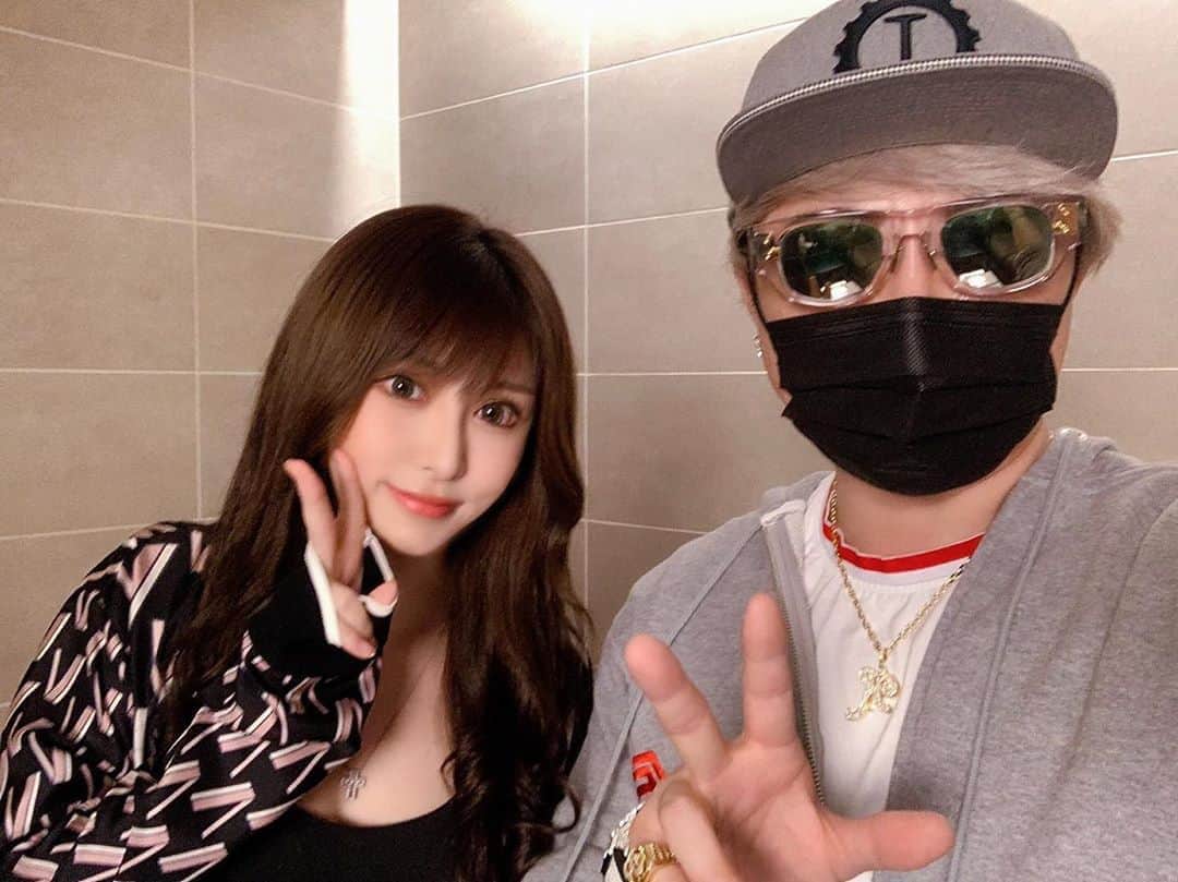 のインスタグラム：「この前ラファエルさんのYouTube撮影に出させて頂いた時の🥳 . . イチナナライブでもコンサルをして頂いて大変お世話になっております💘 ありがとうございます🌈✨ . . #ラファエル さん　#時給日本一youtuber #youtuber #イチナナ」
