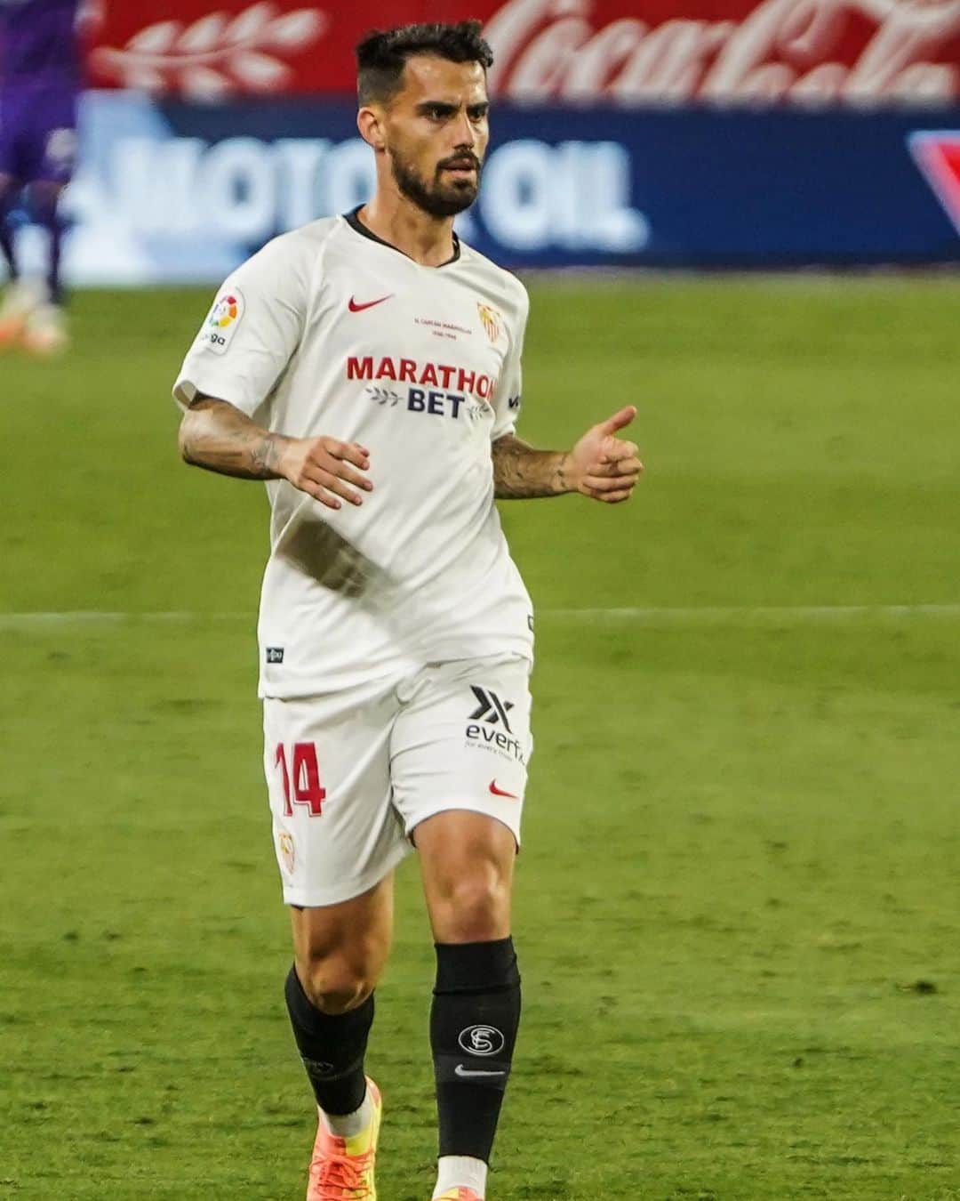 ヘスス・フェルナンデス・サエスのインスタグラム：「Hoy si! TODOS JUNTOS 🔥!! Quedan 10 finales 🚀 #vamosmisevilla @sevillafc」