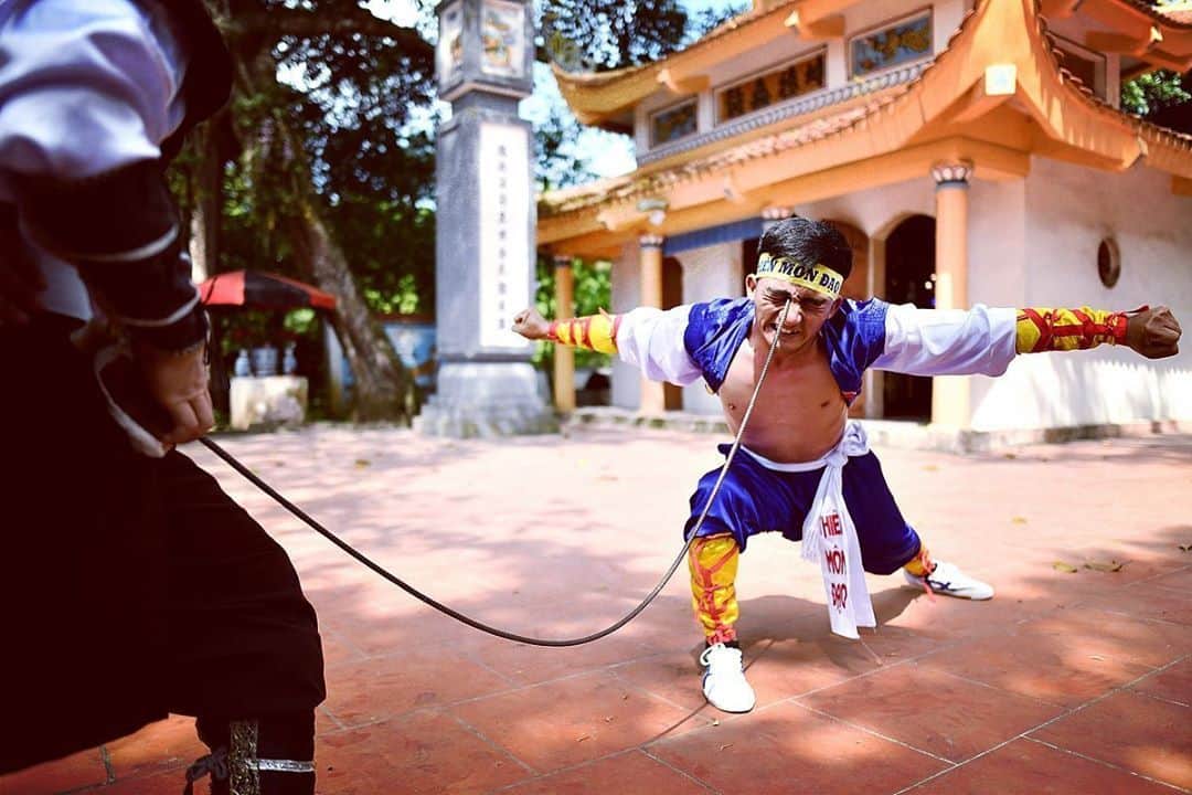 AFP通信さんのインスタグラム写真 - (AFP通信Instagram)「#AFPrepost 📷 @mananvatsyayana - Ancient eye-popping martial arts gains popularity in modern Vietnam.  #hanoi #vietnam #thienmondao #martialarts #sport #traditional #culture #photojournalism #igers #ınstagood #instagramers」6月12日 9時02分 - afpphoto