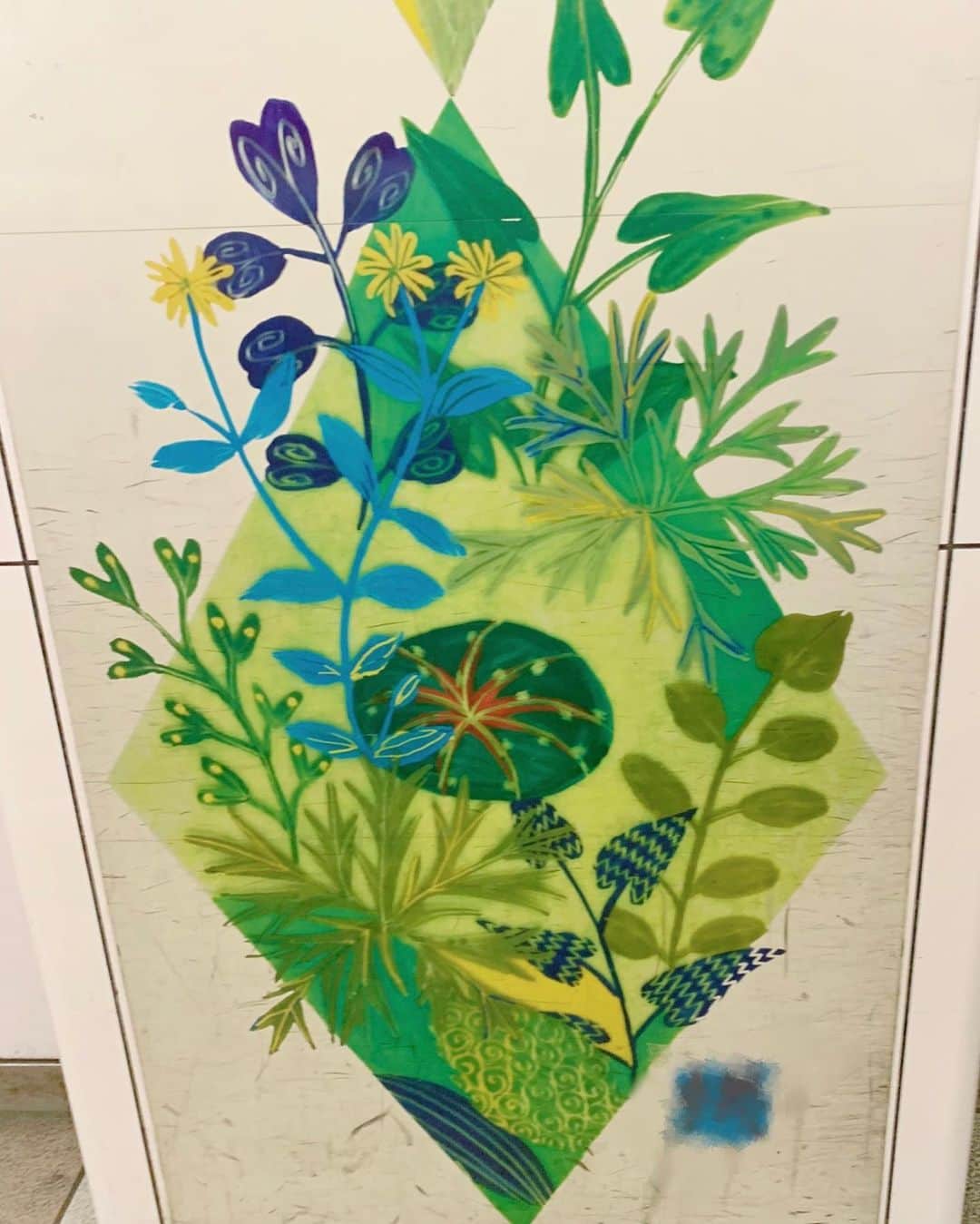 太田景子さんのインスタグラム写真 - (太田景子Instagram)「今朝もグッド！モーニングをご覧いただきありがとうございました。  本日ご紹介した傘アート☂️🌈昨日２時間かけて完成させました😊  最近降りた駅の柱のデザインをお手本に、現代版ゴッホになりきって夢中で書き上げた世界に一つだけの傘です💕」6月12日 9時29分 - keiko_ota1121