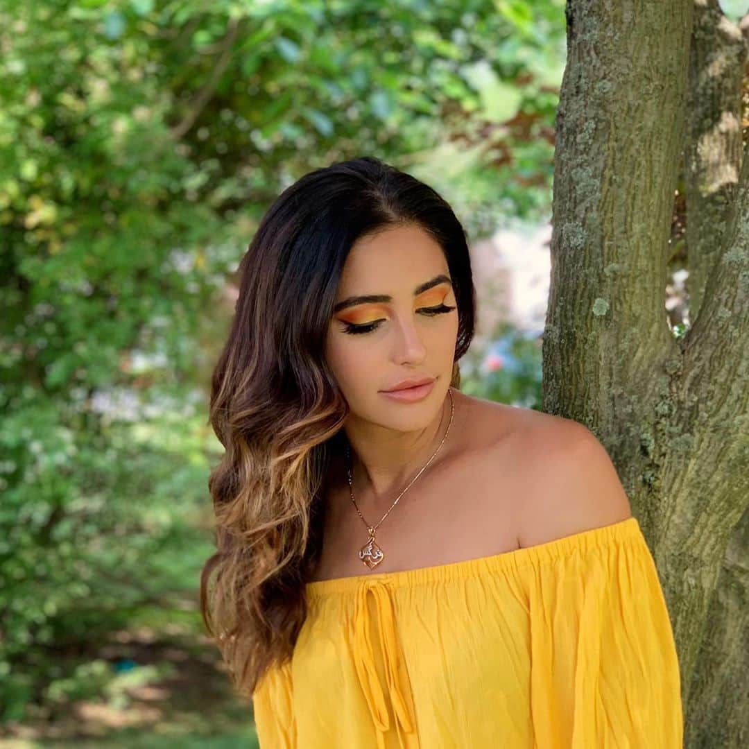 Nargis Fakhri さんのインスタグラム写真 - (Nargis Fakhri Instagram)「Nature is the Art of God. . . . Went to visit @malihajkhan today. Missed getting my hair and makeup done by her so we played dress up. And she took the photos. 📸 . . . . . #newjersey #newyorkcity #playtime #dressup #hair #makeup #getpretty」6月12日 9時49分 - nargisfakhri