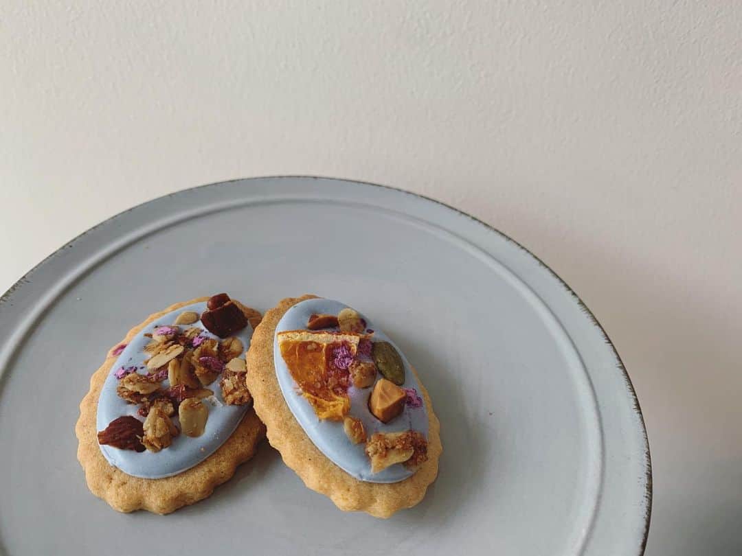kikkoのインスタグラム：「ムラサキイモアイシング&グラノーラクッキー🍪🍪🍪 ムラサキイモ、変な色になっちゃった。」