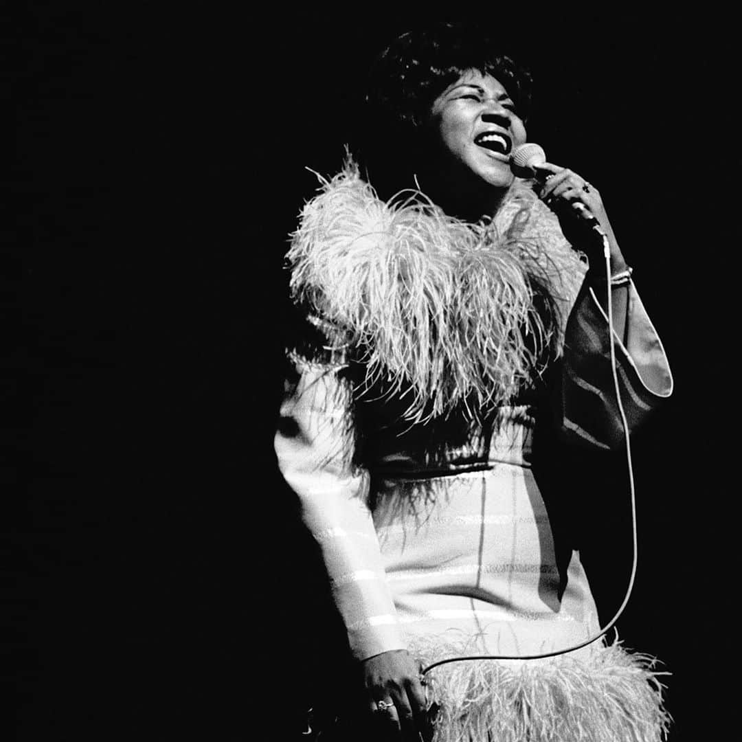 クリスティーナ・アギレラさんのインスタグラム写真 - (クリスティーナ・アギレラInstagram)「As an artist, I’ve been inspired by so many of the greats that came before me. Aretha Franklin, Etta James, Ella Fitzgerald, Otis Redding, Stevie Wonder, Billie Holiday, the list goes on. The list is in these lyrics, #BackInTheDay. I discovered these artists as a child when my grandmother and mother used to take me into the city of Pittsburgh where we’d spend hours sifting through old vinyl records - this is where my love and appreciation for music truly began. It was an education and an inspiration that I would continue exploring - and eventually translate into an album of dedication I made with @djpremier, called #BackToBasics, paying homage & utmost respect to some of the greatest musicians and artists of all time. The voices that paved the way for mine. It’s so important I amplify these voices - these strong Black men and women artists are my forever inspiration. 🖤 #AmplifyBlackVoices」6月12日 10時31分 - xtina