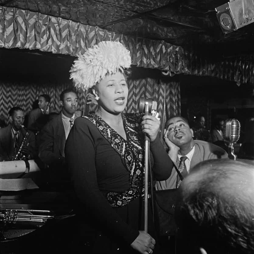クリスティーナ・アギレラさんのインスタグラム写真 - (クリスティーナ・アギレラInstagram)「As an artist, I’ve been inspired by so many of the greats that came before me. Aretha Franklin, Etta James, Ella Fitzgerald, Otis Redding, Stevie Wonder, Billie Holiday, the list goes on. The list is in these lyrics, #BackInTheDay. I discovered these artists as a child when my grandmother and mother used to take me into the city of Pittsburgh where we’d spend hours sifting through old vinyl records - this is where my love and appreciation for music truly began. It was an education and an inspiration that I would continue exploring - and eventually translate into an album of dedication I made with @djpremier, called #BackToBasics, paying homage & utmost respect to some of the greatest musicians and artists of all time. The voices that paved the way for mine. It’s so important I amplify these voices - these strong Black men and women artists are my forever inspiration. 🖤 #AmplifyBlackVoices」6月12日 10時31分 - xtina