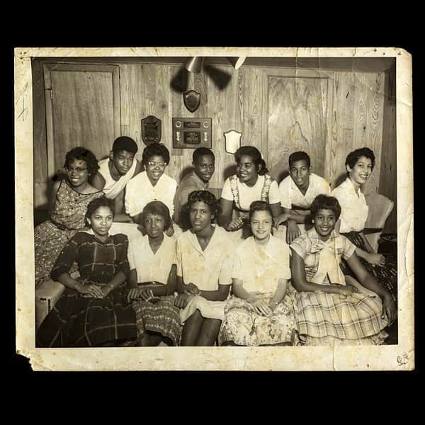 国立アメリカ歴史博物館さんのインスタグラム写真 - (国立アメリカ歴史博物館Instagram)「The Little Rock Nine desegregated Little Rock’s all-white high school three years after the unanimous decision of Brown v. Board of Education declared “separate educational facilities are inherently unequal.” In this photo, members of the Little Rock Nine pose with other students.  African American students who integrated previously all-white schools often continued to face discrimination in school. Minnijean Brown, one of the Little Rock Nine, was terrorized by some of her white classmates. She was punched, shoved, and kicked in hallways. When she stood up for herself the first time, she was suspended. The second time, expelled. Her family then moved to New York where she finished her high school career. (Swipe to see her graduation dress of her own design.) Resistance to desegregation has continued long after the Little Rock Nine integrated the Arkansas high school in 1957, and long after the Supreme Court’s unanimous decision in Brown v. Board of Education in 1954. On this day in 1963, nearly a decade after the decision in Brown v. Board of Education, Alabama Governor George Wallace physically blocked Vivian Malone and James Hood, two African American students, from enrolling in the University of Alabama. President Kennedy federalized the Alabama National Guard—who made Wallace step aside. Whether it took the form of physically, legally, or logistically blocking students, there is a long history of segregated schools in the United States, which continues today. Click the link in our bio to discover how segregation was maintained and fought in Boston, or visit americanhistory.si.edu/becoming-us/ for related educational resources.  #AmericanHistory #BlackHistory #EducationalHistory #HistChild #LittleRockNine #CivilRightsHistory #BlackAndWhitePhotography #Photography #BecauseOfHerStory #OTD #TDIH #ArkansasHistory」6月12日 10時33分 - amhistorymuseum